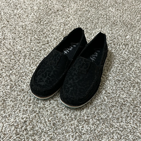 7.5 black leopard print slip on shoe - Picture 1 of 2